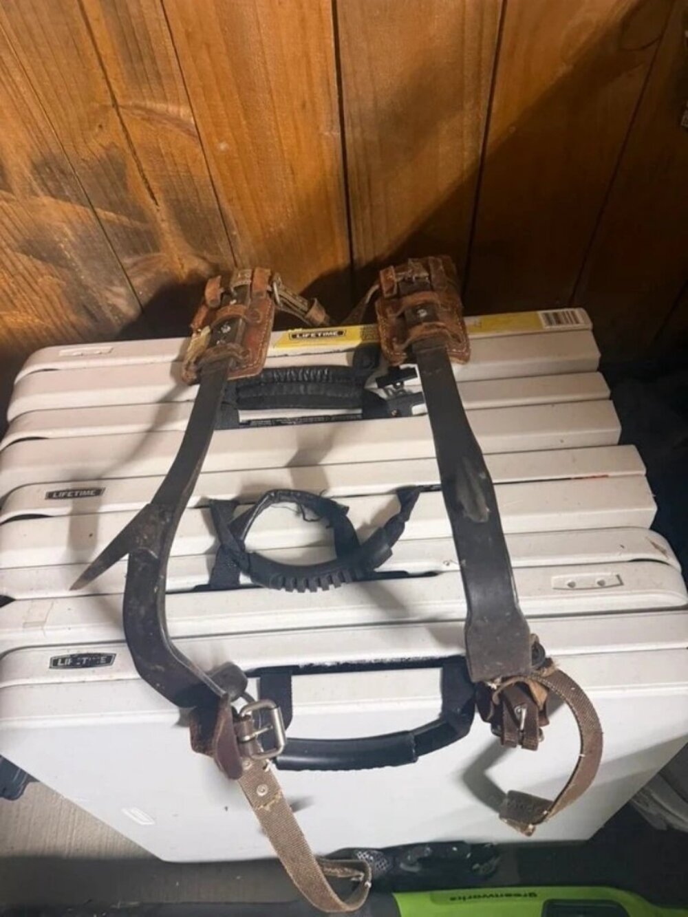 Pole climbing gear